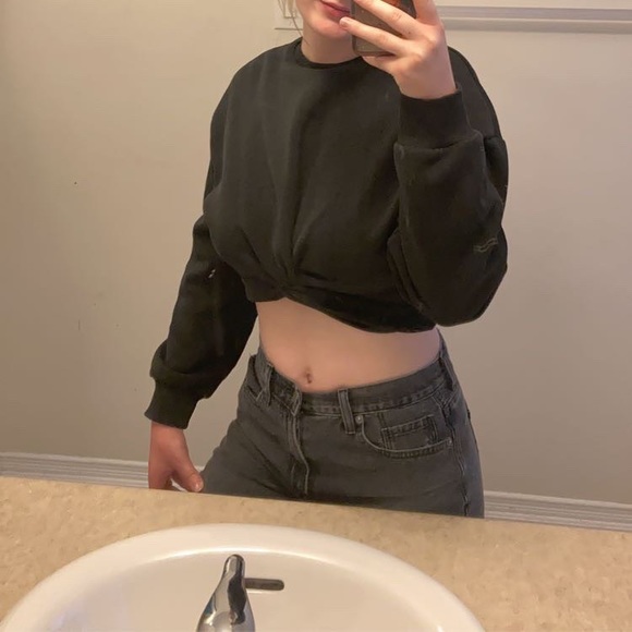 black cropped sweater - Picture 2 of 2
